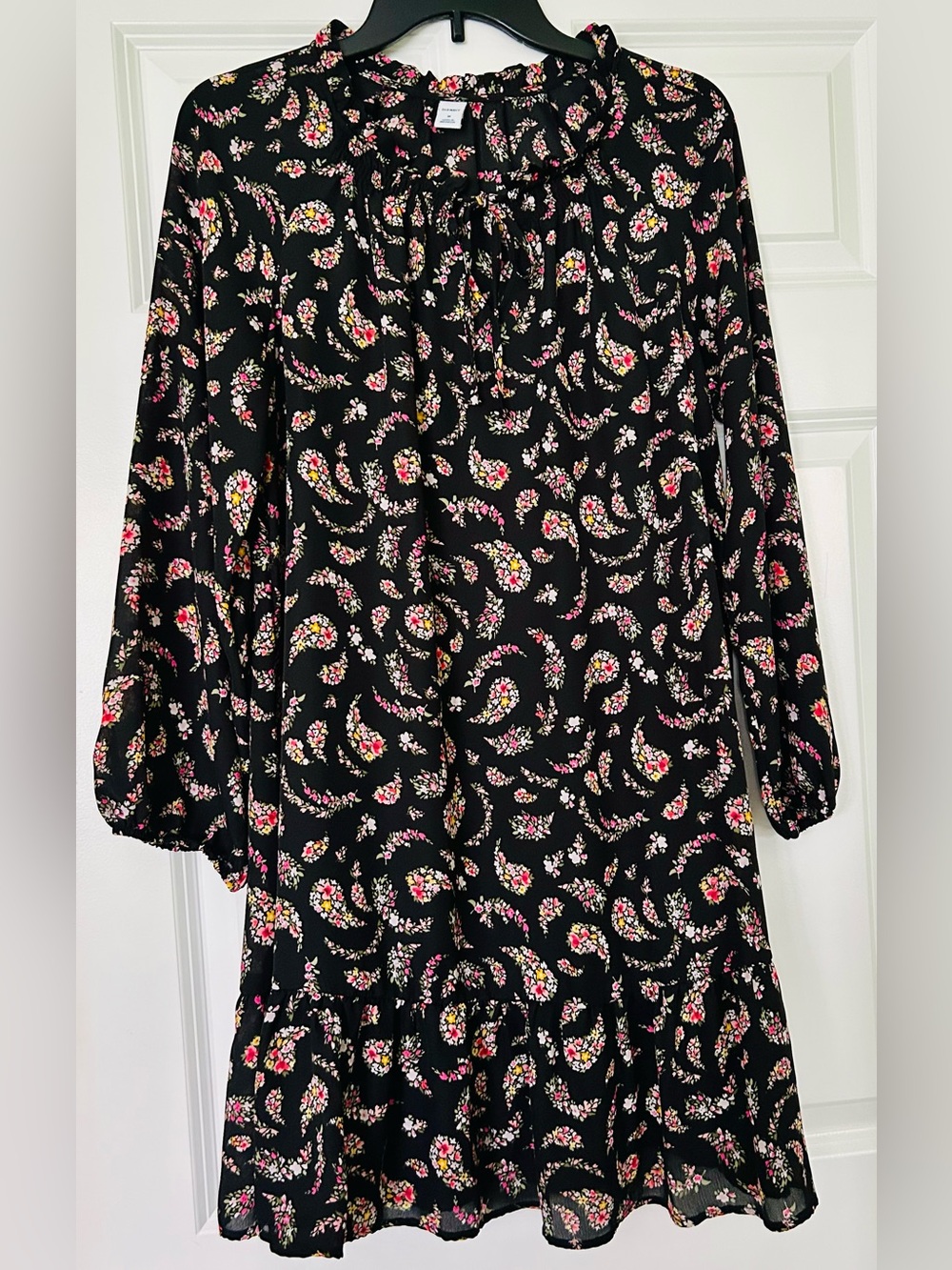 Old Navy Black Paisley Floral Long-Sleeve Shift Dress